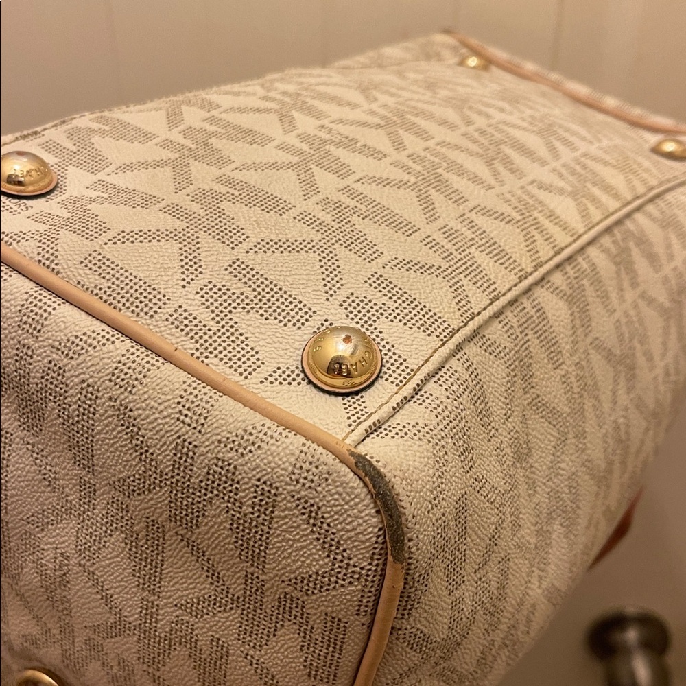 Michael Michael Kors please check all picture of condition - Picture 10 of 17